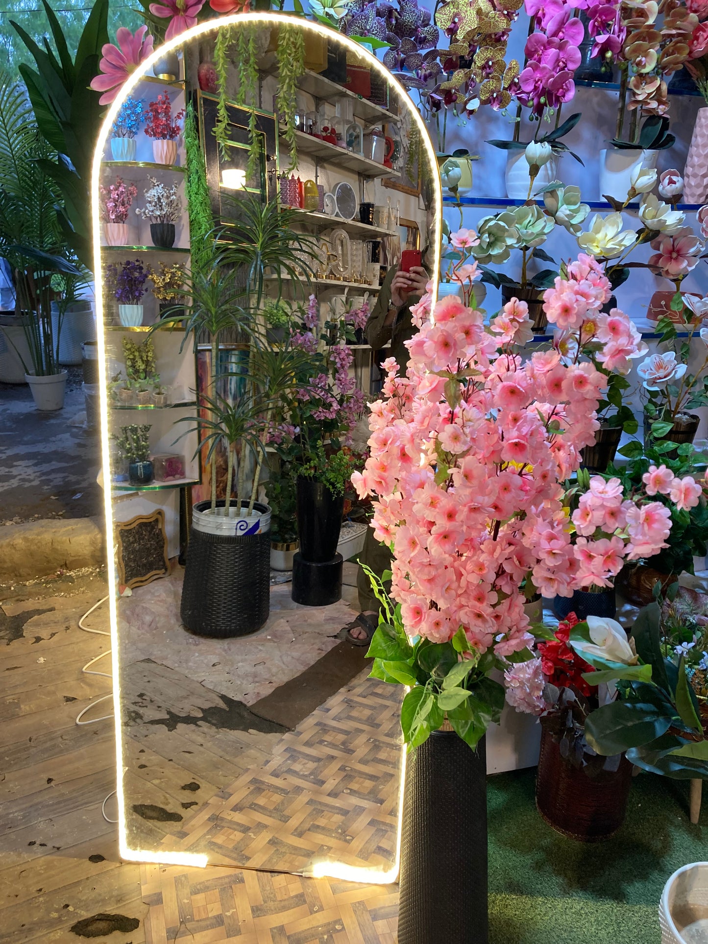Premium Standing Mirror Size: 2 x 5.5 Feet – Full Length Luxury Design